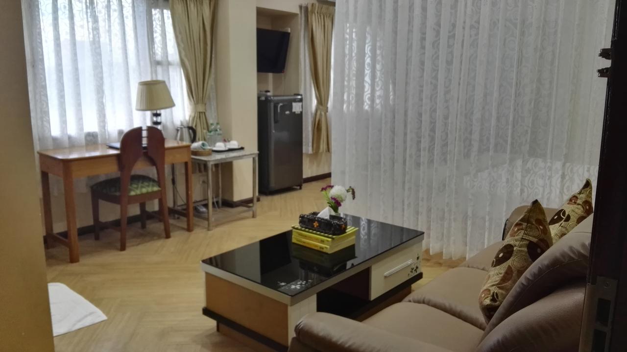 Royal Khattar Hotel Yangón Habitación foto